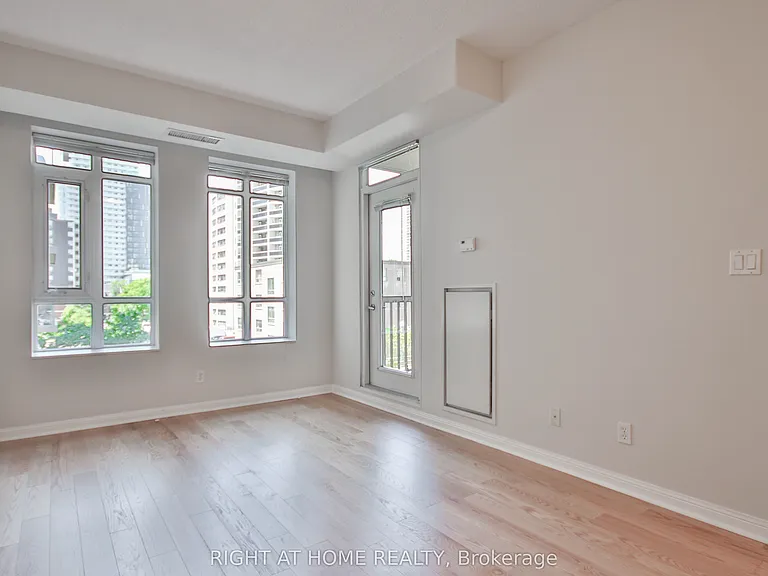 900 Mount Pleasant Rd #411 — Photo 5
