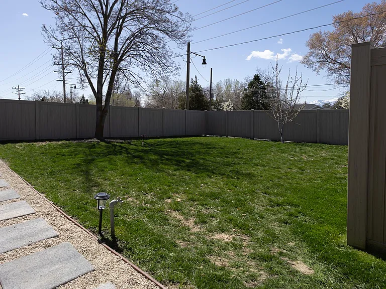 E Delia Dr — Photo 17