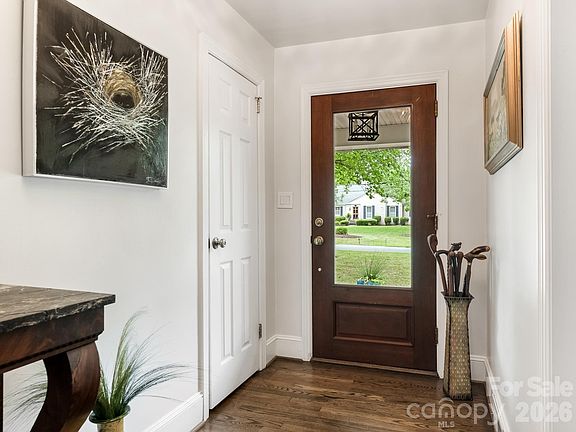 3rd image of 2652 Knollwood Rd