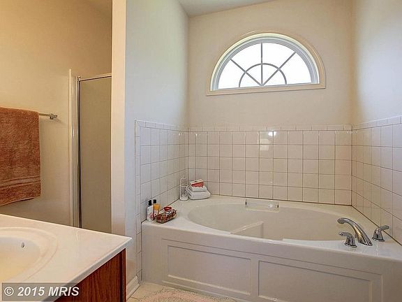 4th image of 1363 Alma Gaynelle Dr