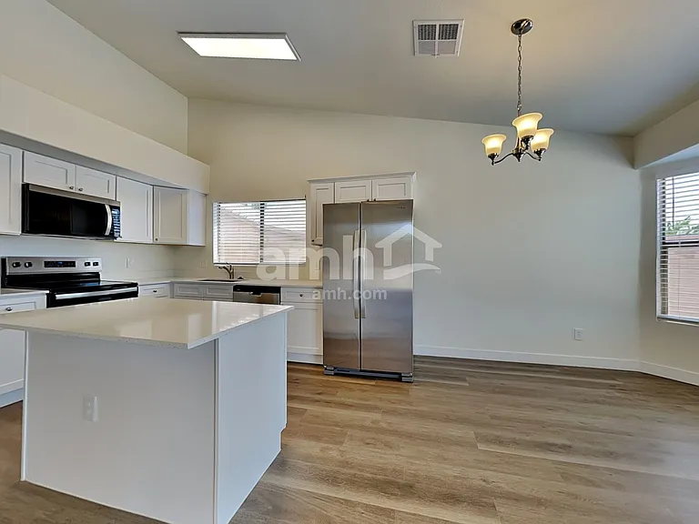 7599 W Vermont Ave — Photo 3