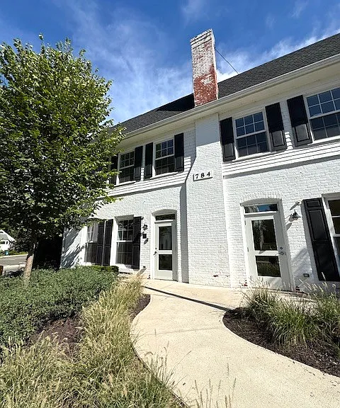 784 Farmington Ave — Photo 5