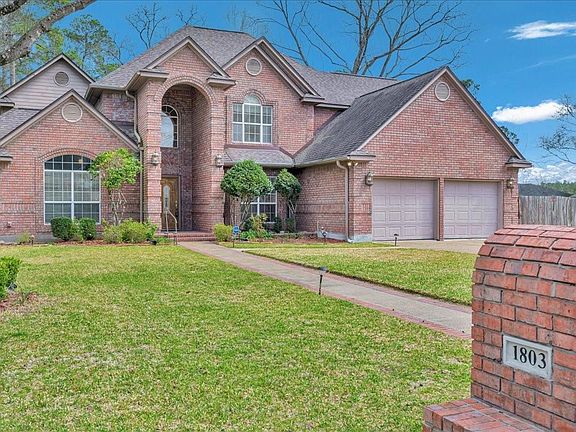 2nd image of 1803 Live Oak Ln