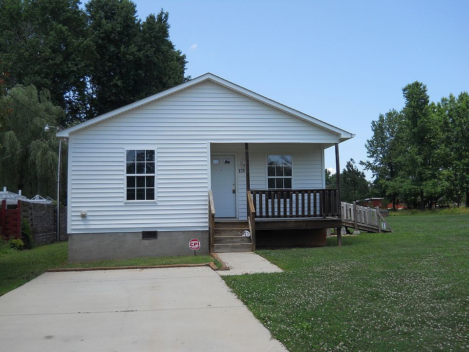 1st image of 160 Briarwood Lake Dr