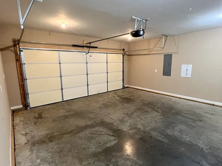 358 Chalet Cir — Photo 37