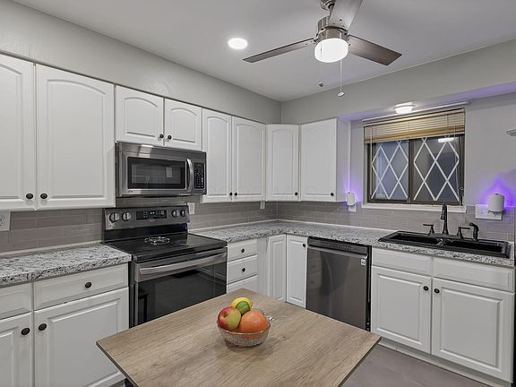 3rd image of 3288 Valley Ln S