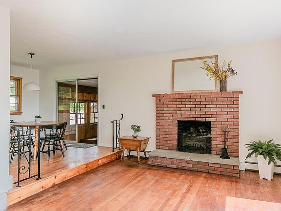 3rd image of 18 Argyle Dr
