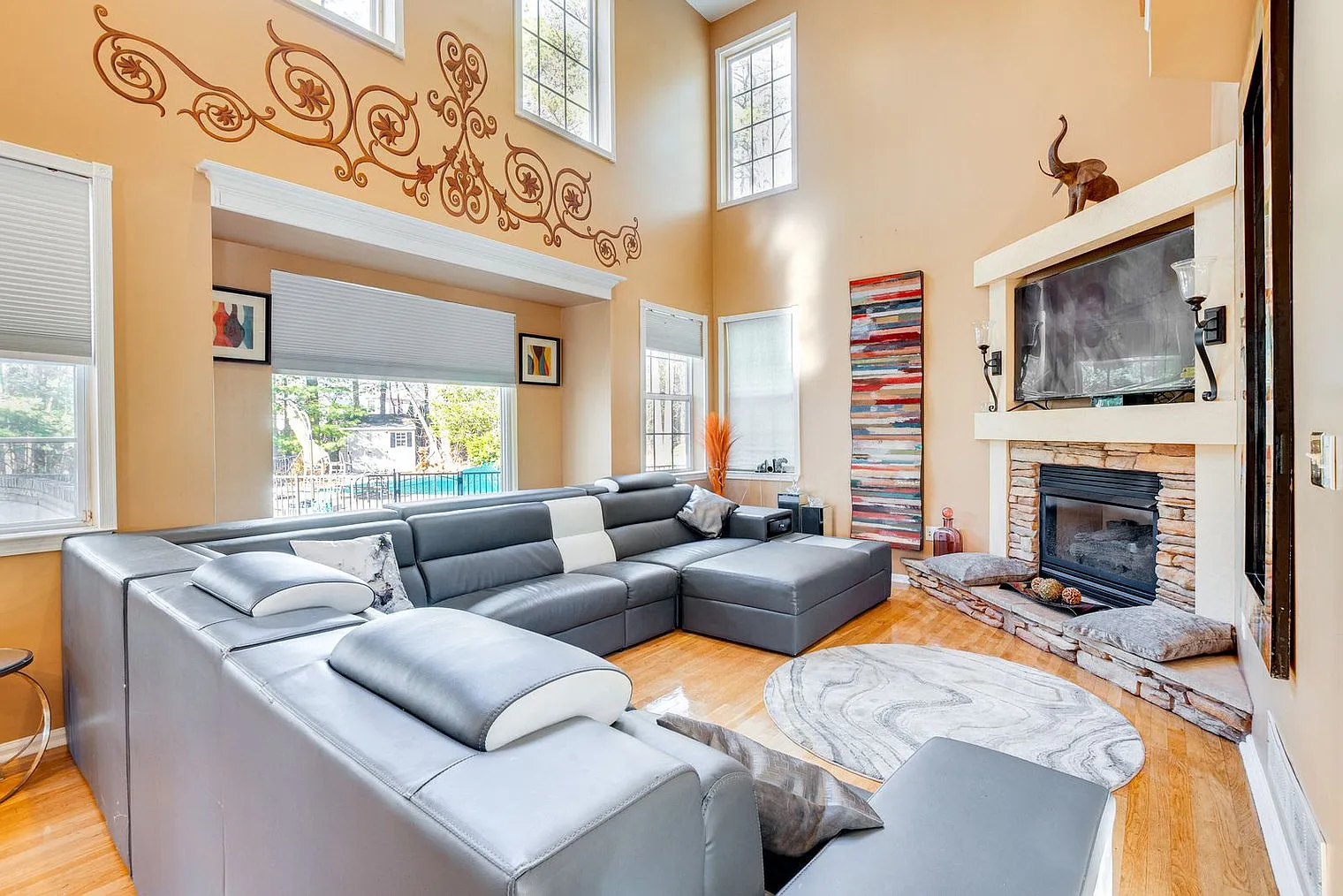 4 bed, 2.0 bath, 2992 sqft, $9,739 — Photo 1