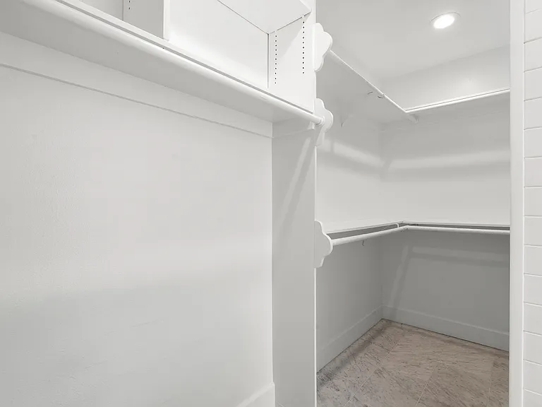 709 W Balboa Blvd — Photo 30