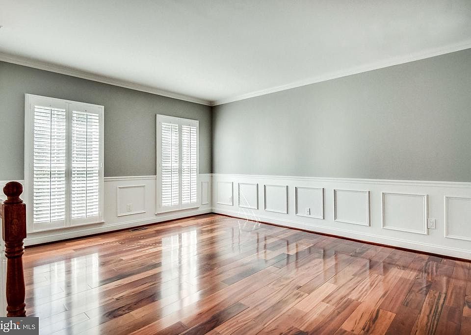 Living Room - Hardwd Floor and Plantation Shutters