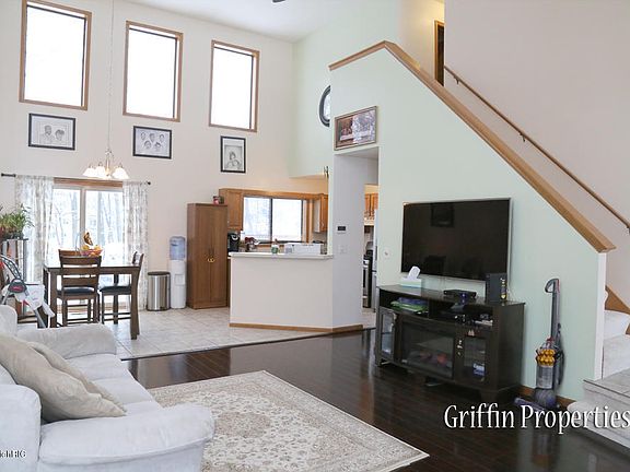 5th image of 682 Sandhurst Dr SE