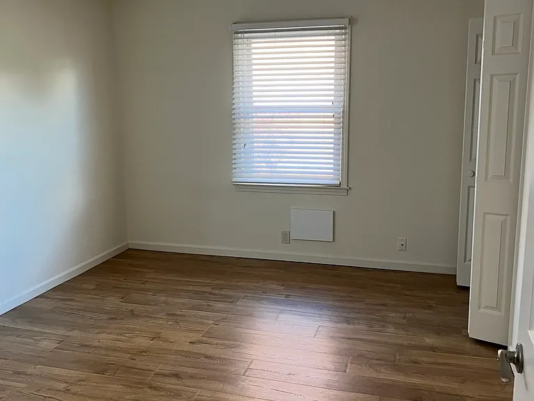 2905 Burch Ave #7 — Photo 31