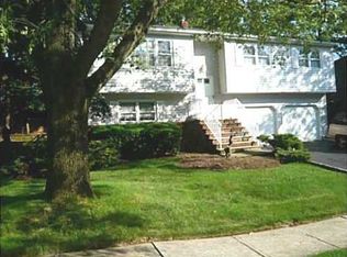 11 Celler Rd, Edison, NJ 08817