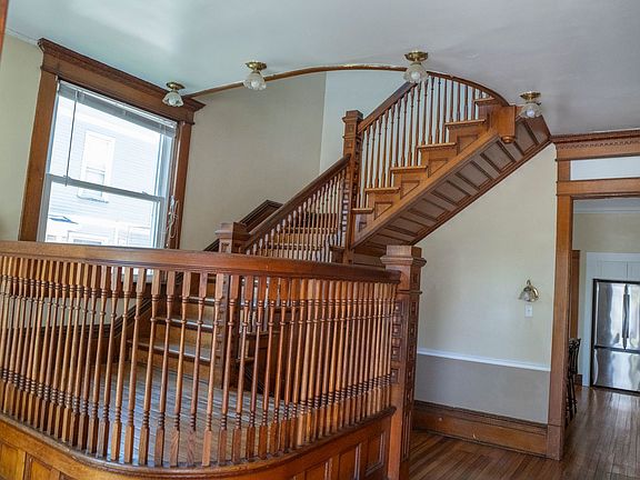 2nd image of 411 W Main St