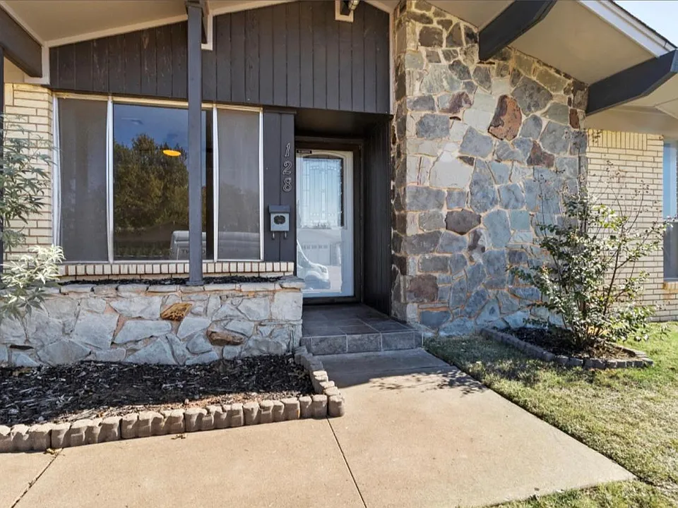 128 Oakside Dr