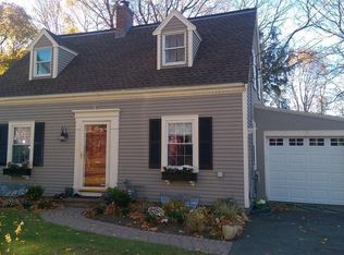 23 Canterbury Rd, Lynnfield, MA 01940