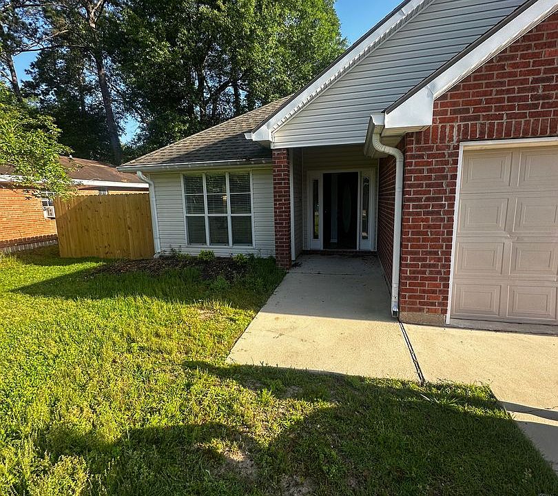 1st image of 18067 Wedgewood Dr
