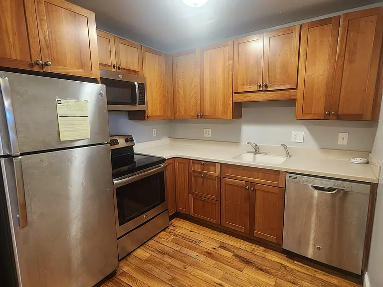 28 E Grand Ave #BB1 — Photo 2