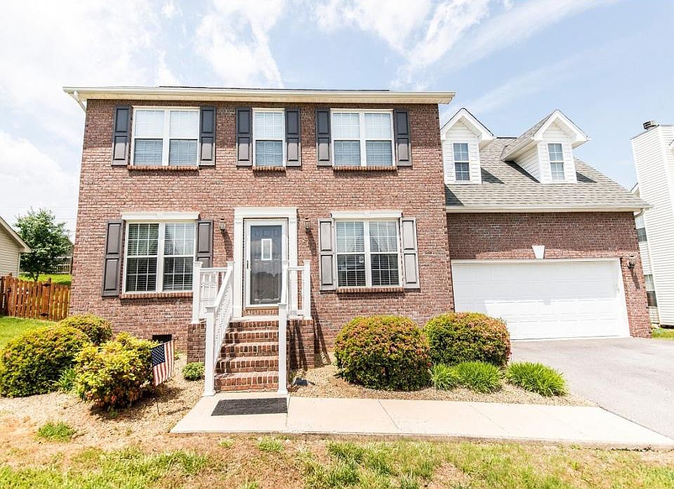 1st image of 216 Leslie Ct