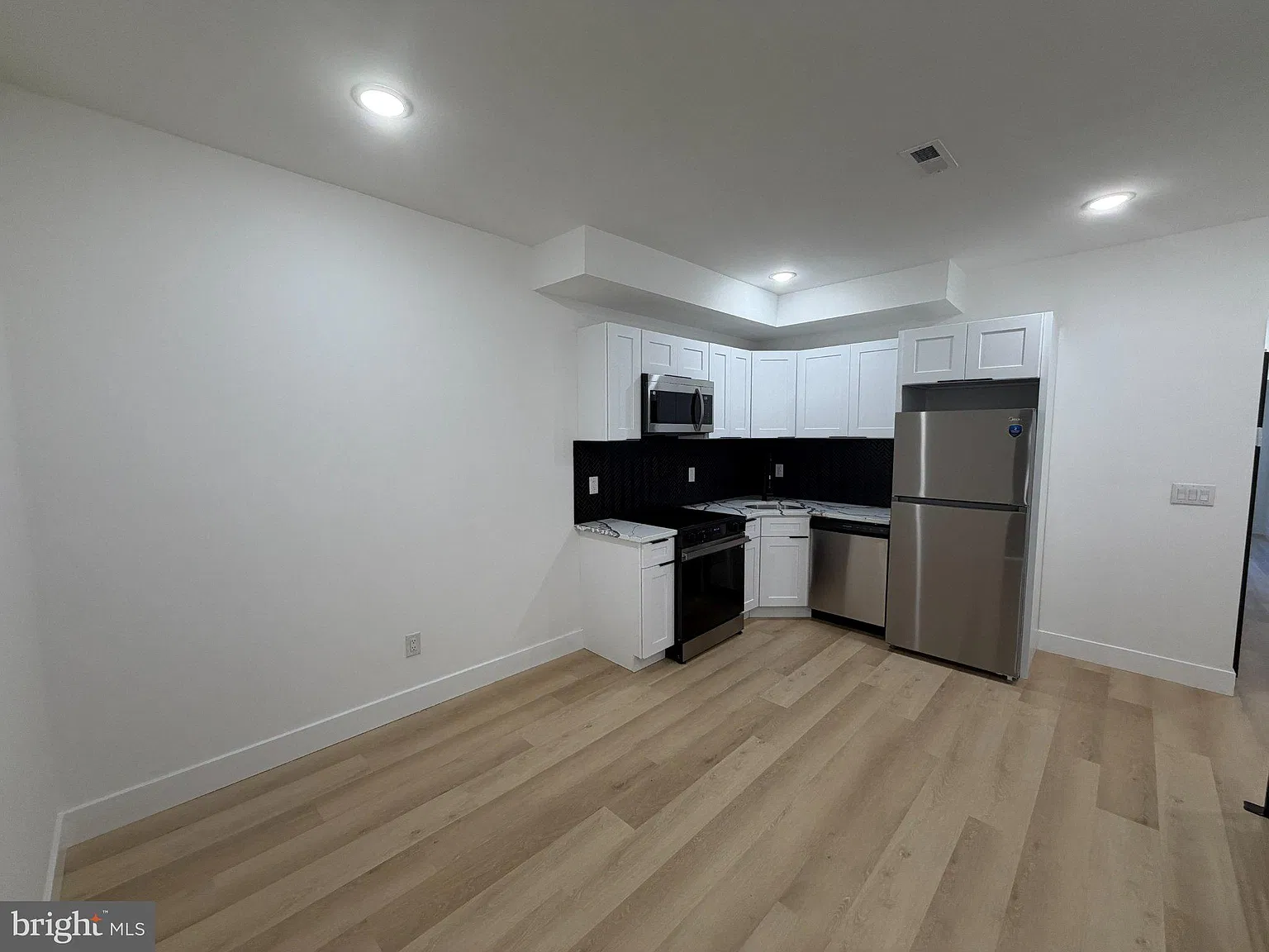 2 bed, 1.0 bath, 800 sqft, $1,600 — Photo 4