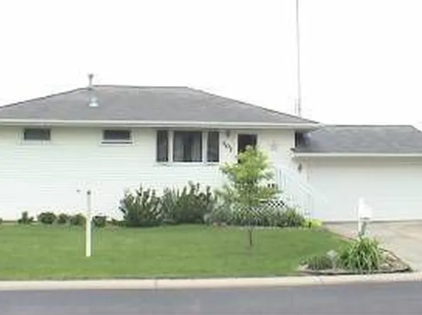 107 9th Ave NE, Dodge Center, MN 55927