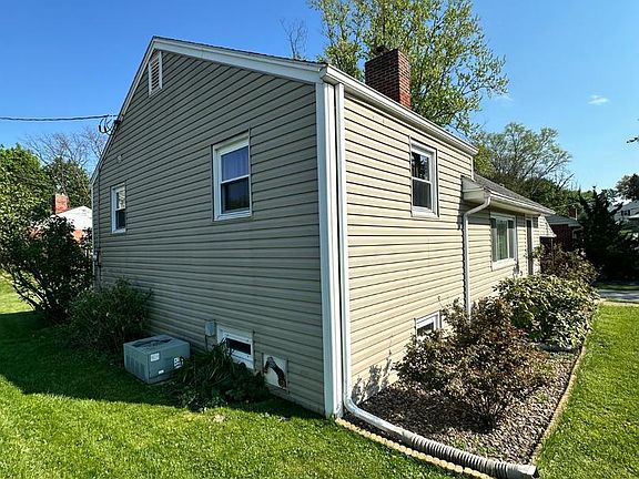 2nd image of 139 Hollywood Dr