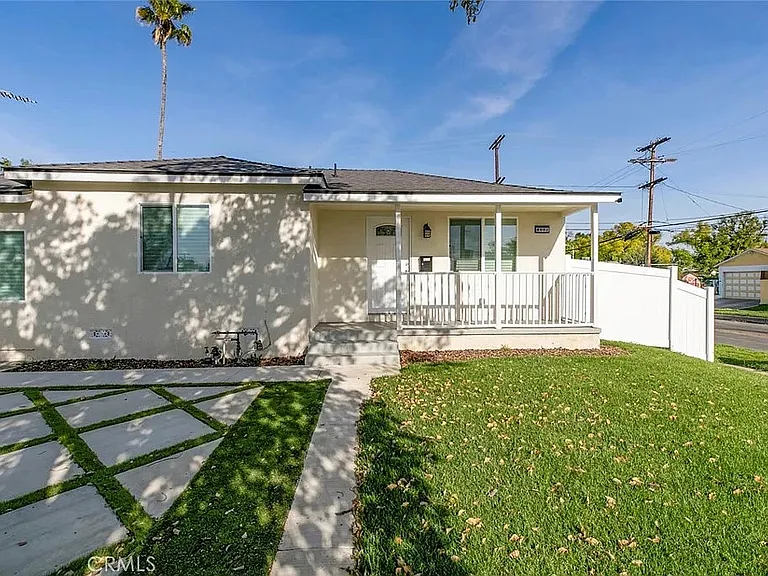 8002 Hazeltine Ave — Photo 4