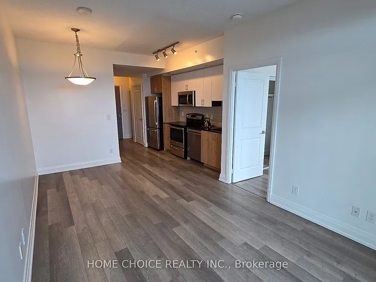 7165 Yonge St #Penthouse 103 — Photo 12