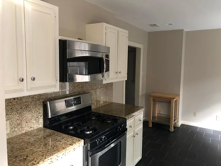 6410 Westlake Ave — Photo 10