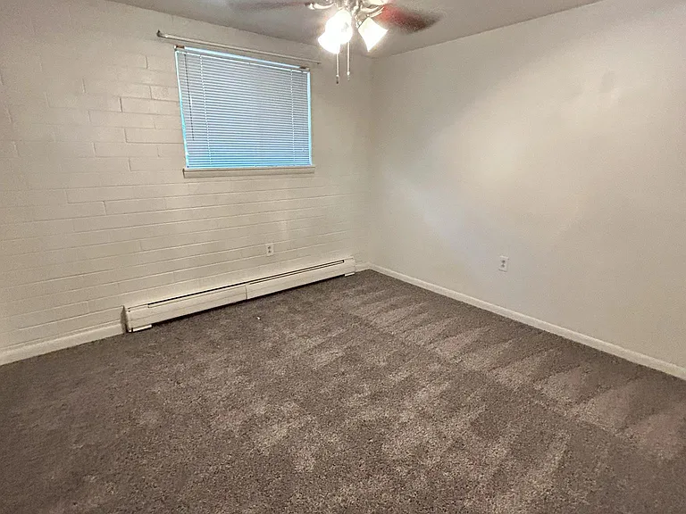 702 E Myrtle St — Photo 6