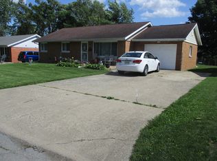 1104 Englewood Dr, Rantoul, IL 61866