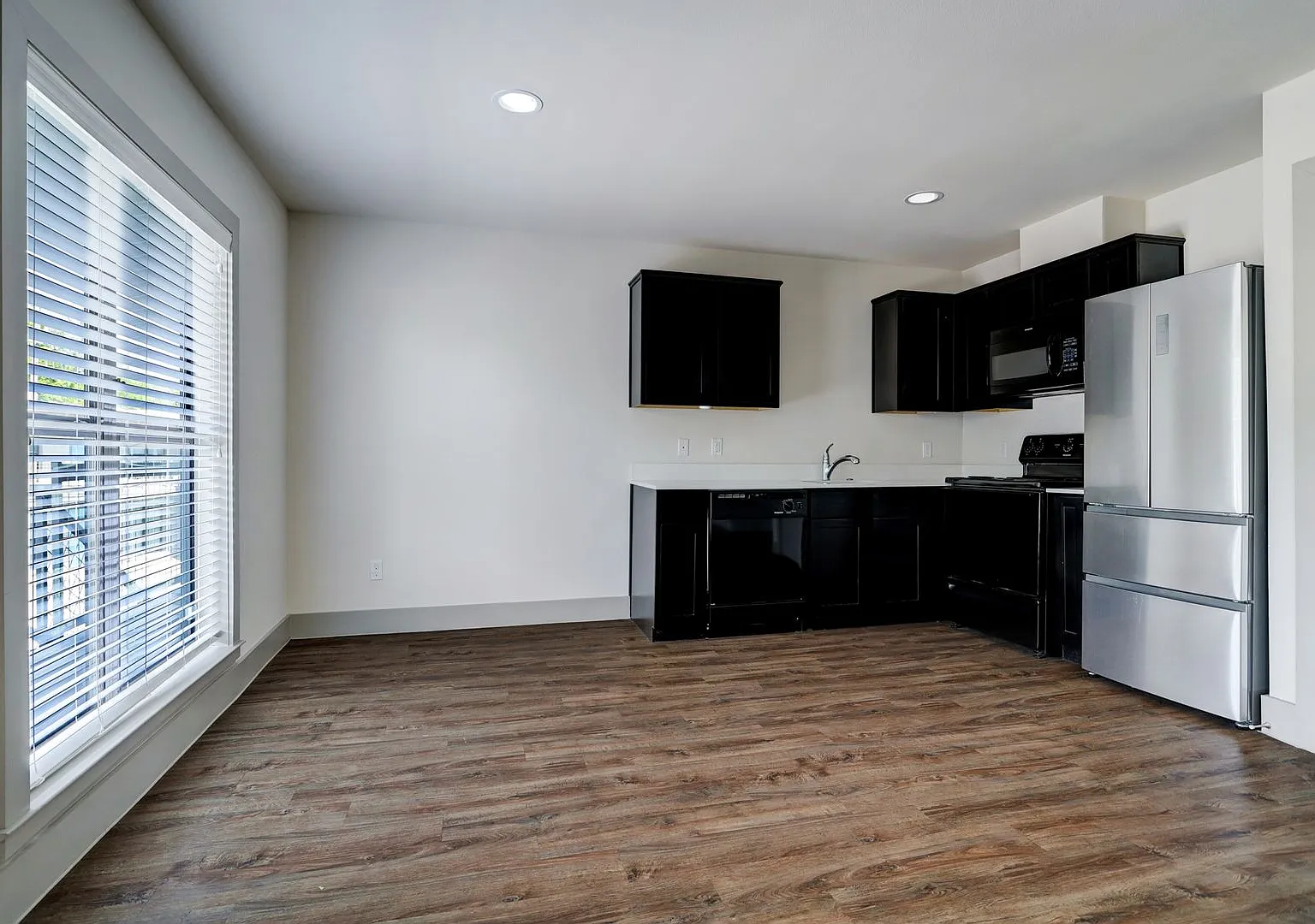 4300 Rosslyn — Photo 3