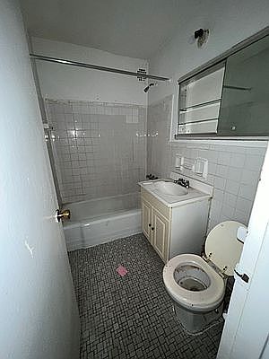 2nd image of 251 E 29th St APT 1L