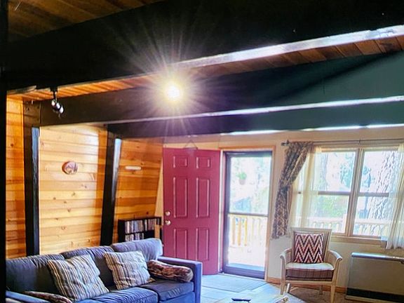 4th image of 652 Barrett Way