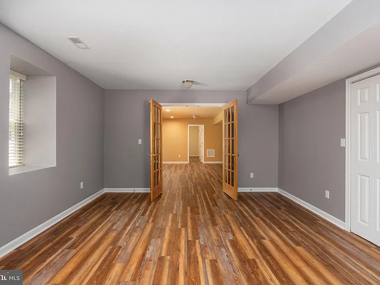 8009 Burrell Rd — Photo 40
