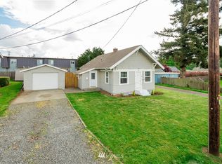 208 Lawrence St, Lynden, WA 98264