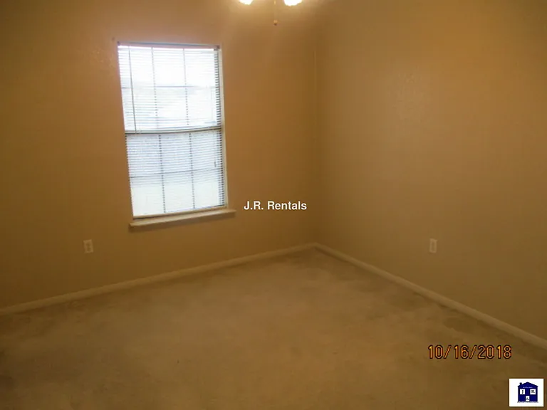 1506 Creek St — Photo 62