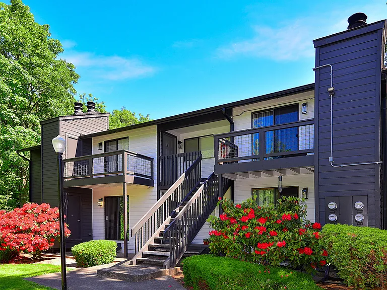 Woodlake Apartments — Photo 3