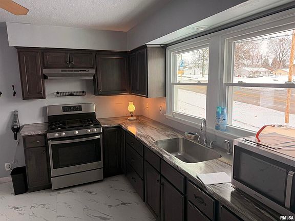 3rd image of 1115 Spruce Hills Dr