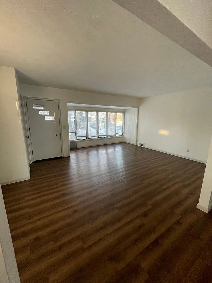 2 Bedroom House! — Photo 2