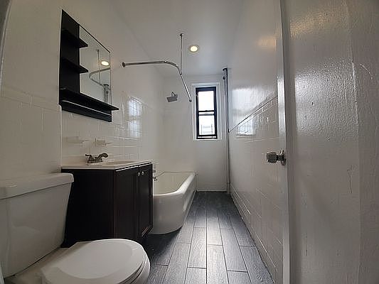4th image of 2876 Jerome Ave APT 7E