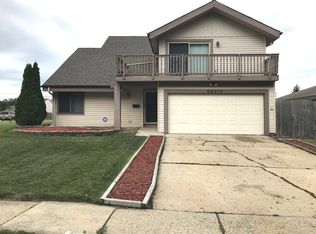 5801 W Andover Dr, Hanover Park, IL 60133