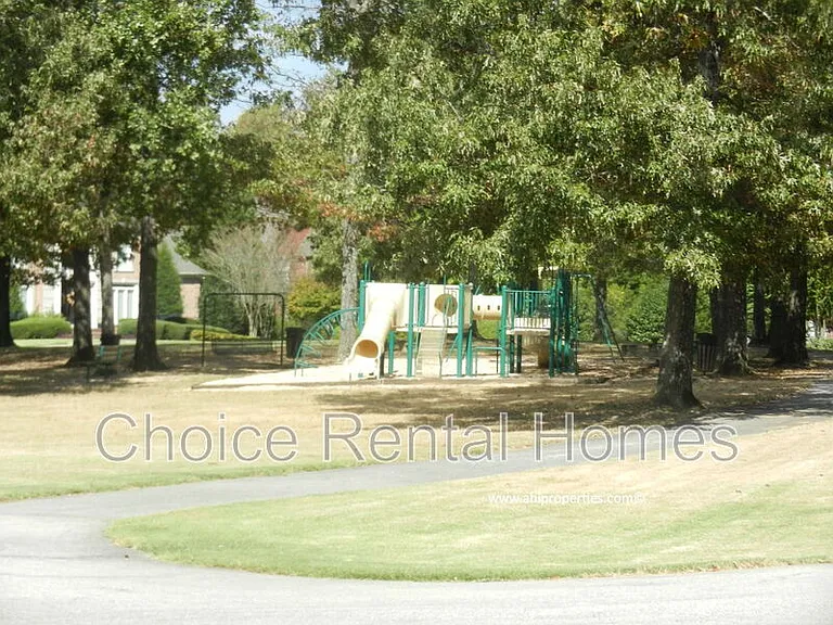 8014 Greystone Grn — Photo 3