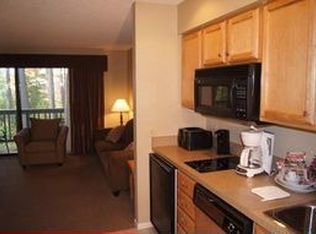 5687 Creeks Xing, Williamsburg, MI 49690
