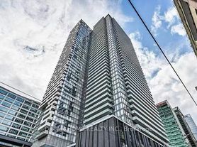 25 Richmond St E