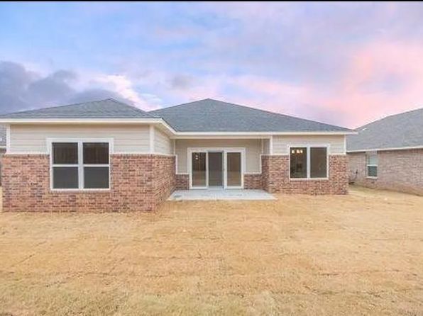 512 NW 179th Cir