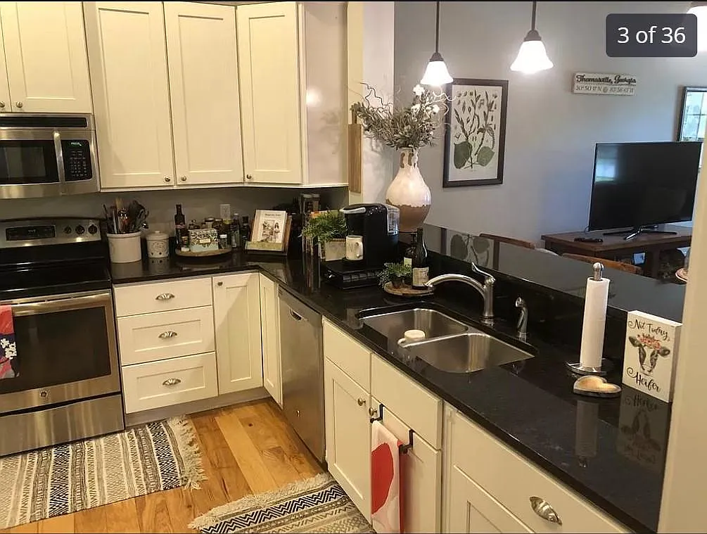 4 bed, 1986 sqft, $2,600 — Photo 3