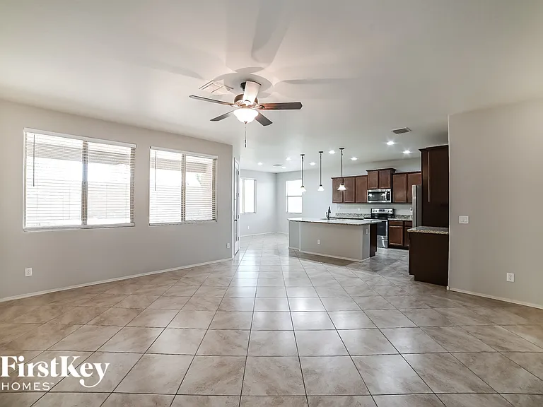 1931 W Desert Spring Way — Photo 2