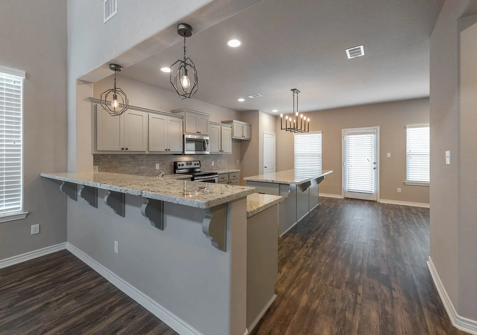Now Pre-Leasing for August 2027! Five Bed Luxury Home in Pershing Pointe Villas! — Photo 4