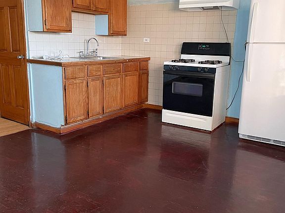 3rd image of 2427 W Lexington St #2